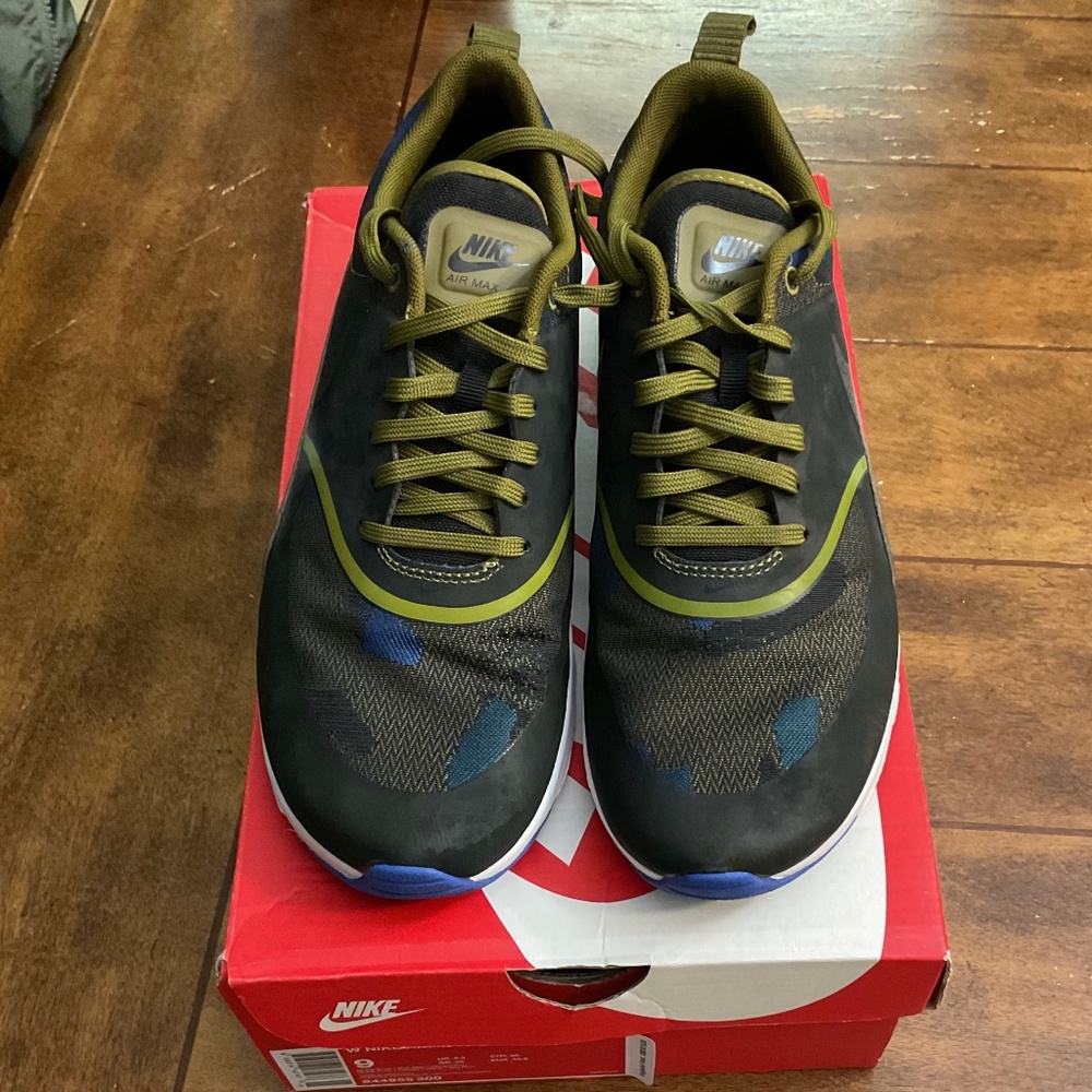 Nike Air Max Theta - Women Sz 9